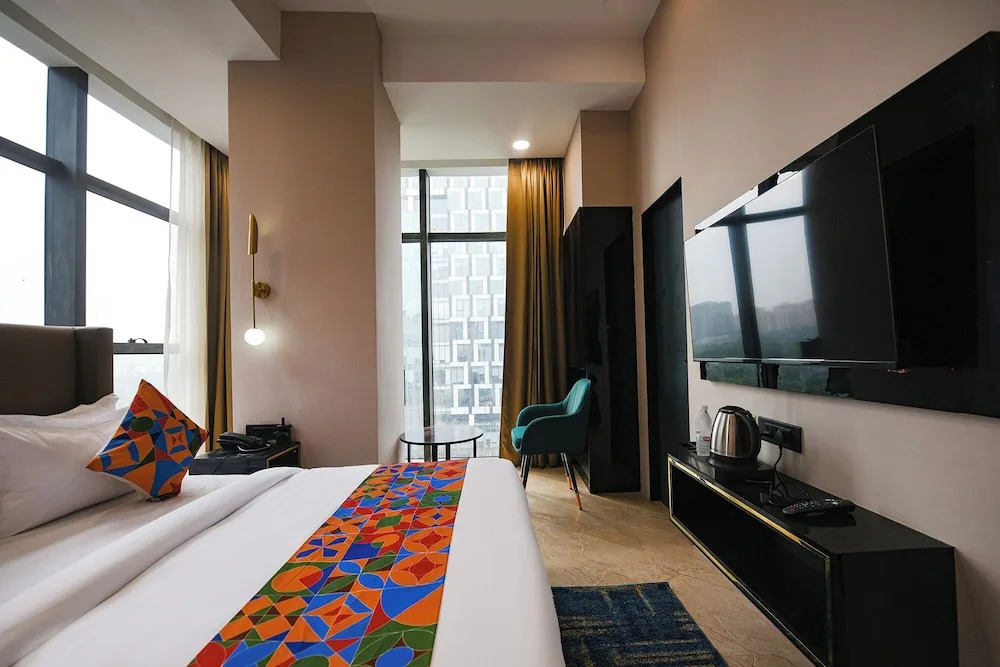Нойда: Fabhotel Prime Elegance Suites