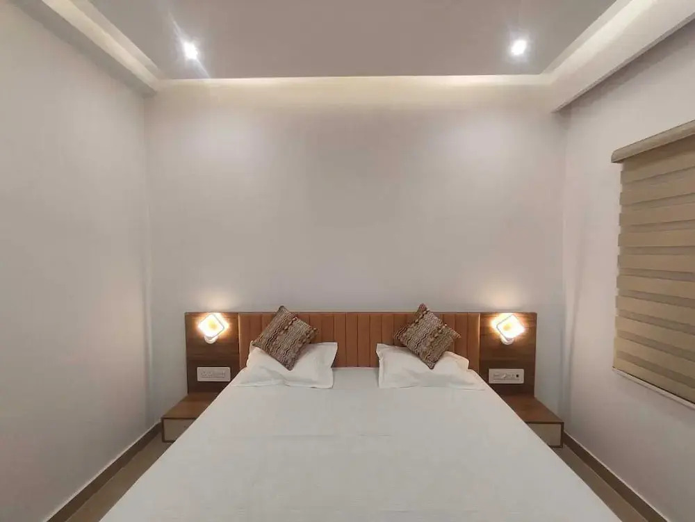 Айодхья: The Tribhuvan Residency