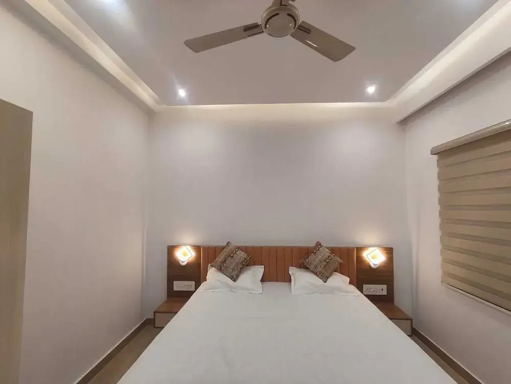 Айодхья: The Tribhuvan Residency