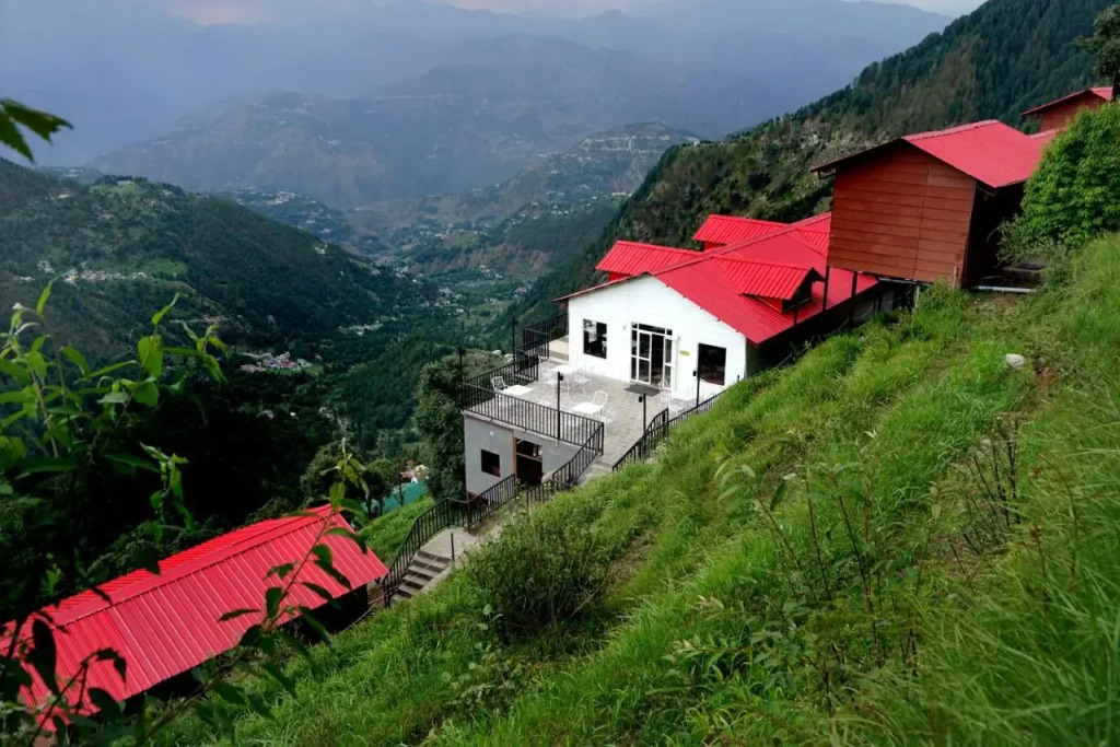 Чамба: Aaroham by Aamod Dalhousie Luxury Cottage Resort