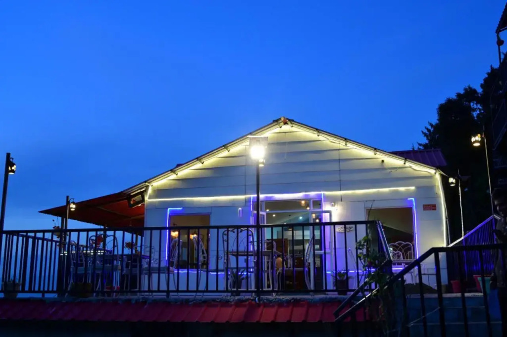 Чамба: Aaroham by Aamod Dalhousie Luxury Cottage Resort