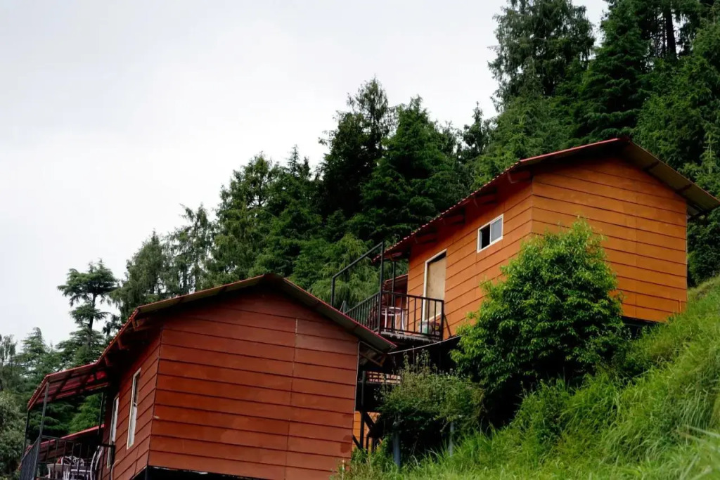 Чамба: Aaroham by Aamod Dalhousie Luxury Cottage Resort