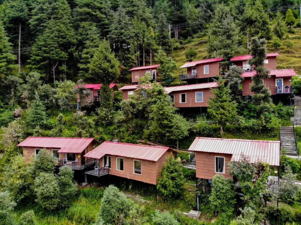 Чамба: Aaroham by Aamod Dalhousie Luxury Cottage Resort