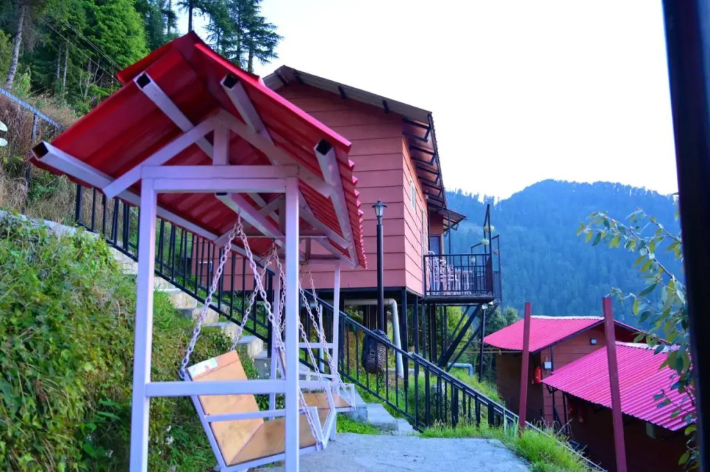 Чамба: Aaroham by Aamod Dalhousie Luxury Cottage Resort