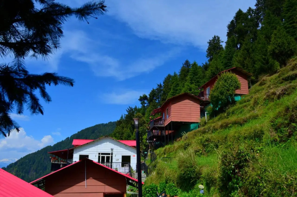 Чамба: Aaroham by Aamod Dalhousie Luxury Cottage Resort