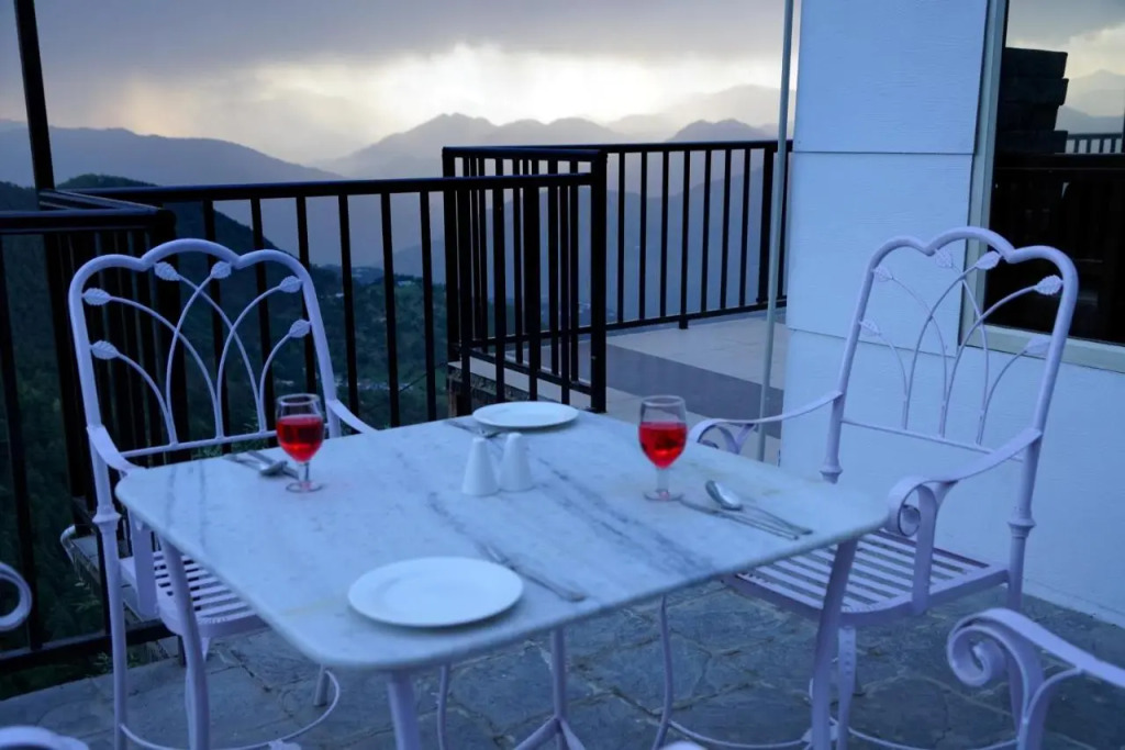 Чамба: Aaroham by Aamod Dalhousie Luxury Cottage Resort