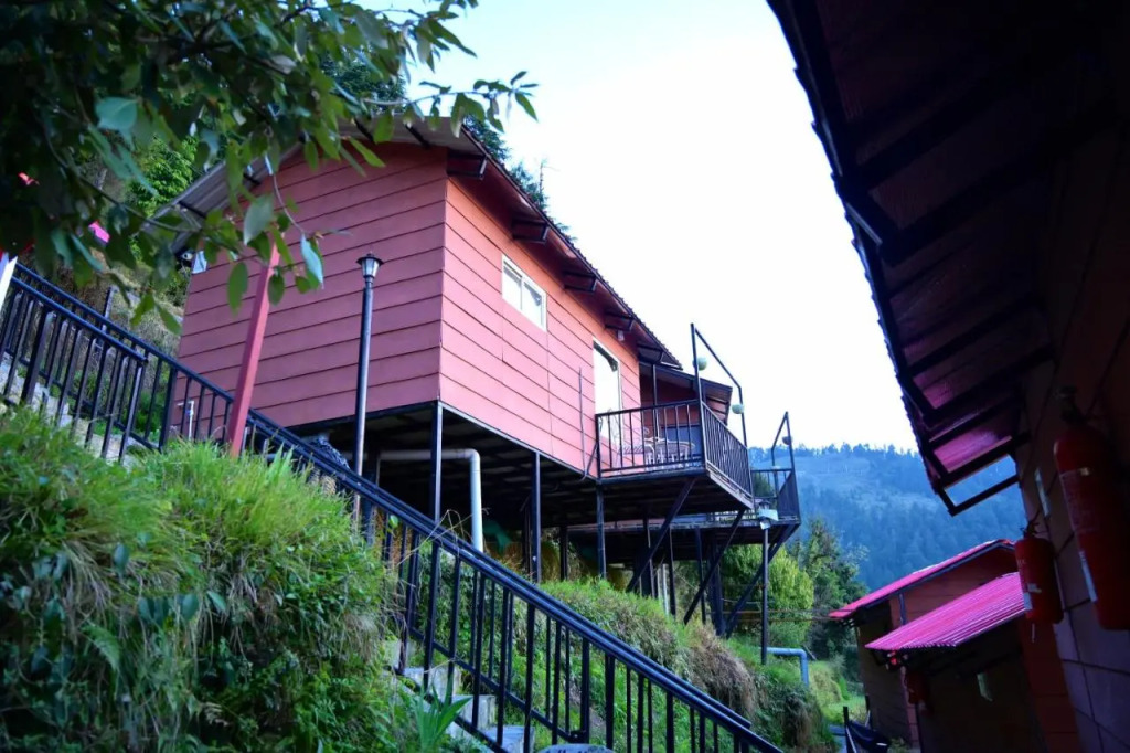 Чамба: Aaroham by Aamod Dalhousie Luxury Cottage Resort