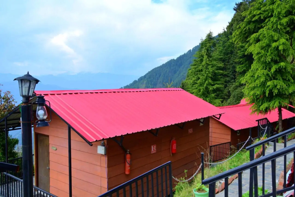Чамба: Aaroham by Aamod Dalhousie Luxury Cottage Resort
