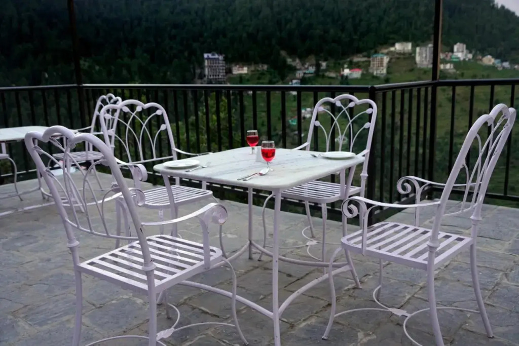 Чамба: Aaroham by Aamod Dalhousie Luxury Cottage Resort
