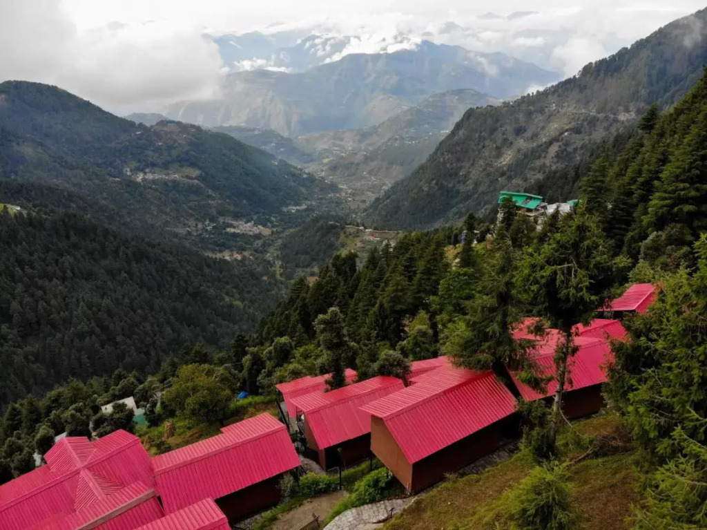 Чамба: Aaroham by Aamod Dalhousie Luxury Cottage Resort