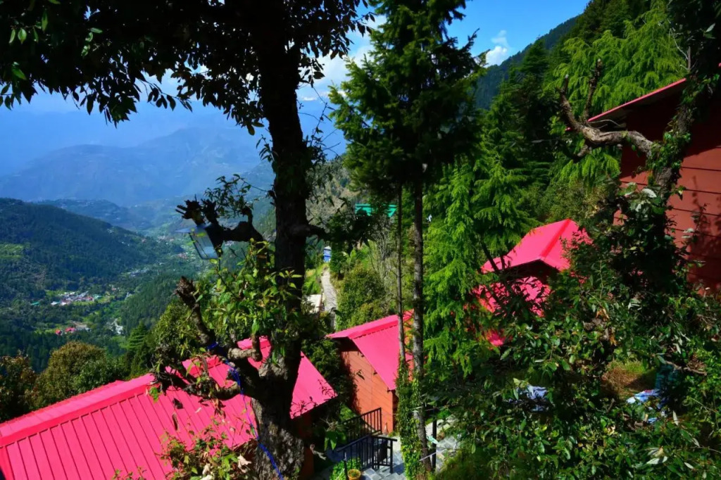 Чамба: Aaroham by Aamod Dalhousie Luxury Cottage Resort