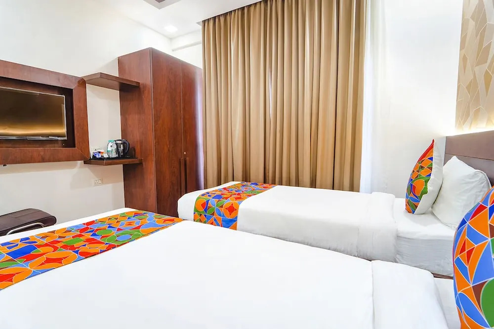 Бангалор: FabHotel Elegant I