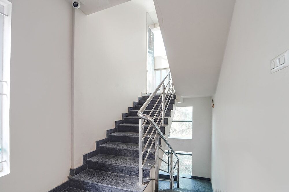 Бангалор: FabHotel Elegant I