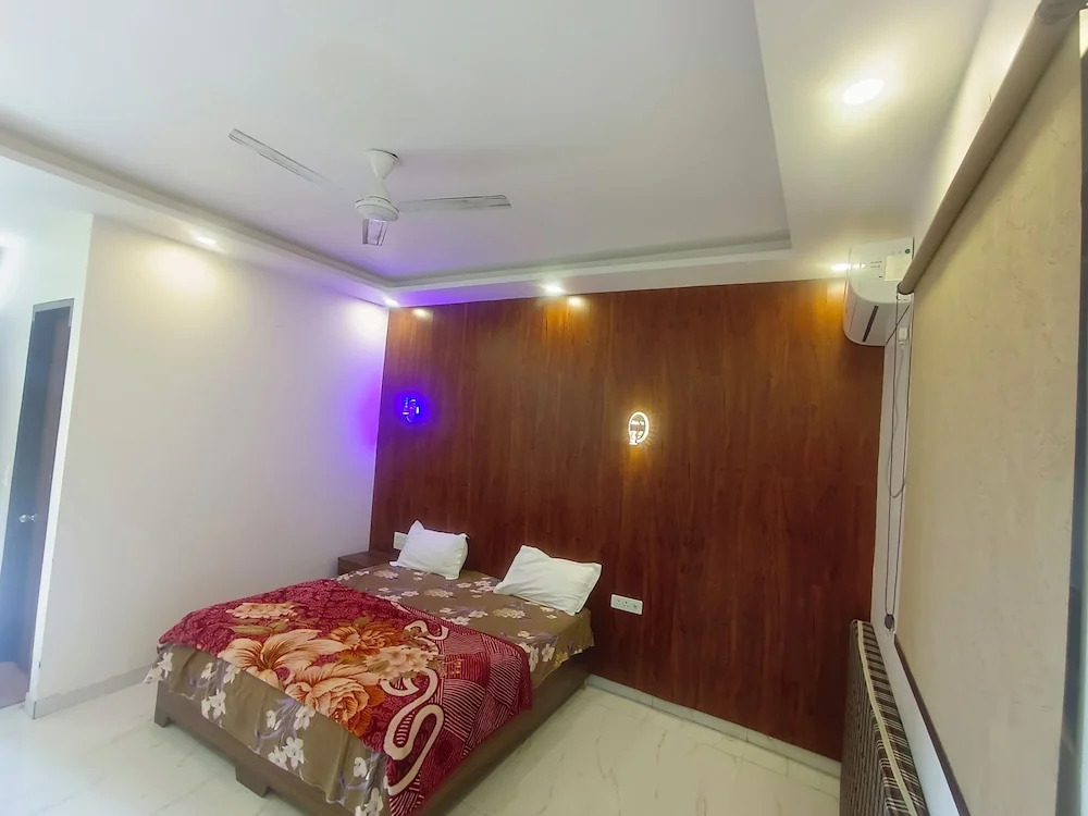 Гуруграм: Kingfisher Luxury Resort