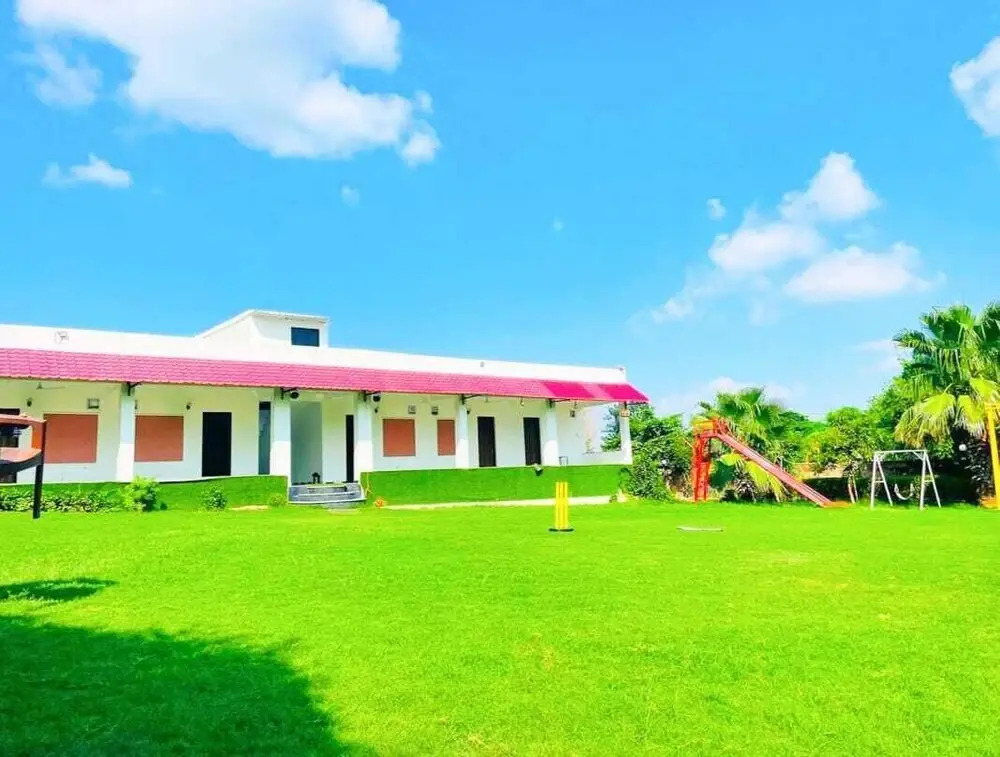 Гуруграм: Kingfisher Luxury Resort