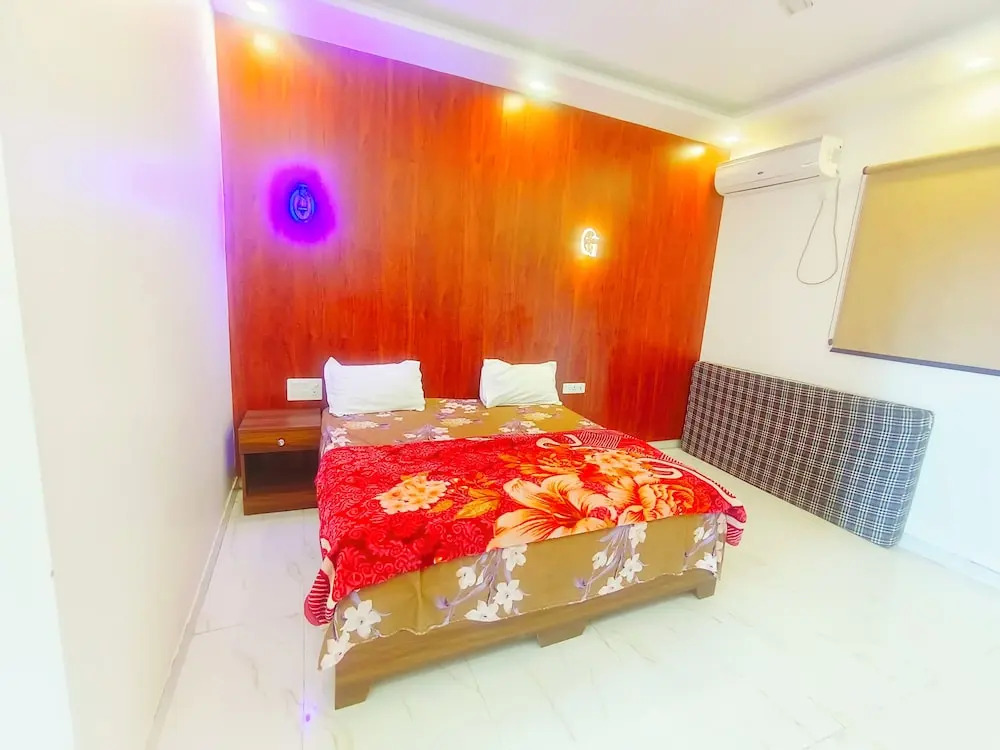 Гуруграм: Kingfisher Luxury Resort