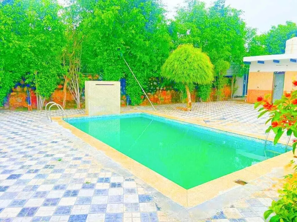Гуруграм: Kingfisher Luxury Resort