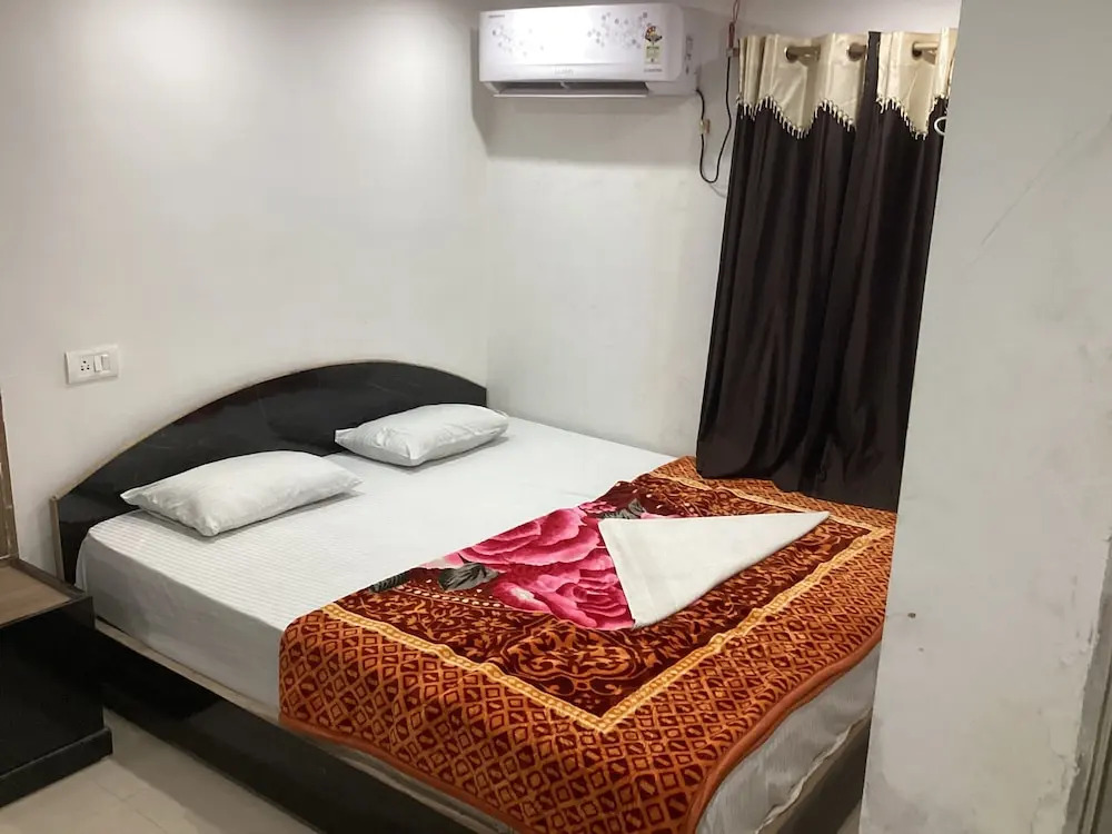 Раксол: Hotel Dharam Mukti