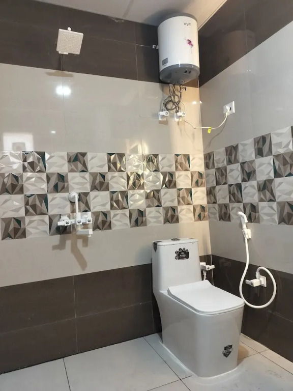 Нойда: Xact Homes