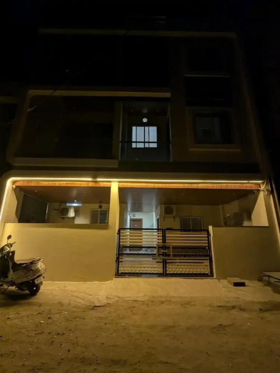 Индаур: The Cozy Stay
