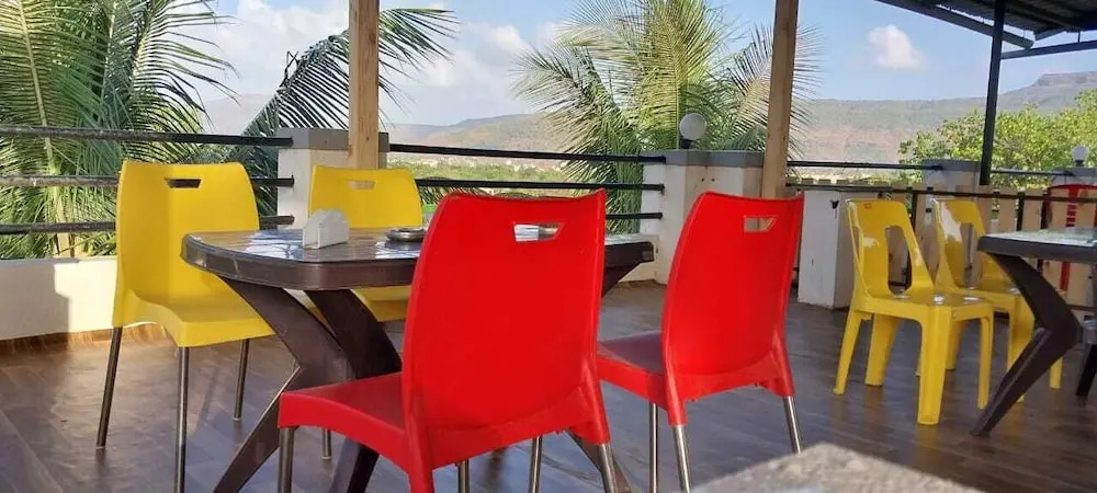 Хандала: karla retreat Resort lonavala