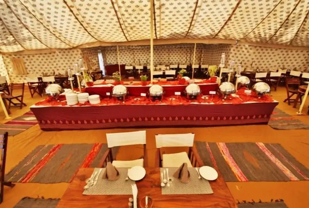 Джуси: IRCTC Tent City Prayagraj