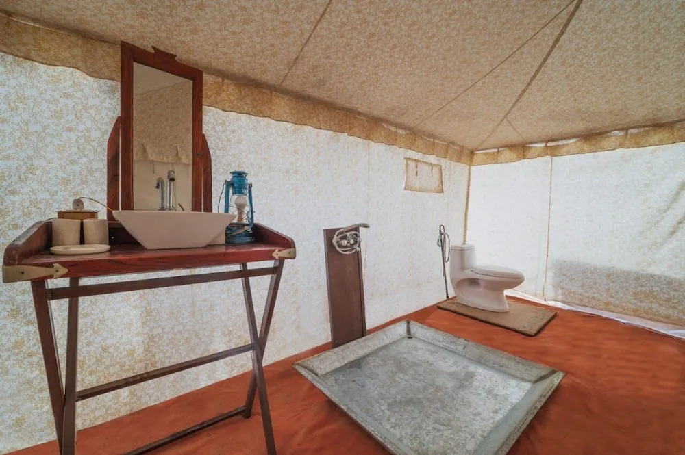Джуси: IRCTC Tent City Prayagraj