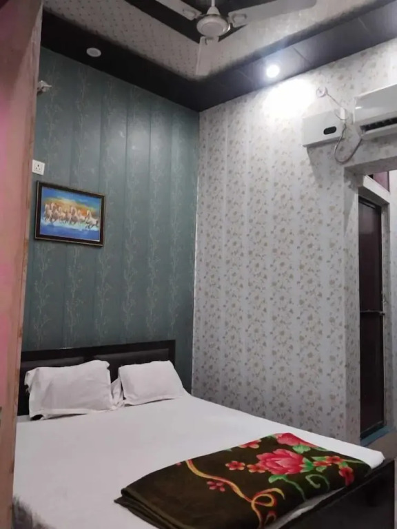 Праяградж: Shri Veni Madhav Hotel