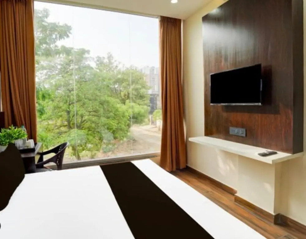 Большая Нойда: Yati Suites