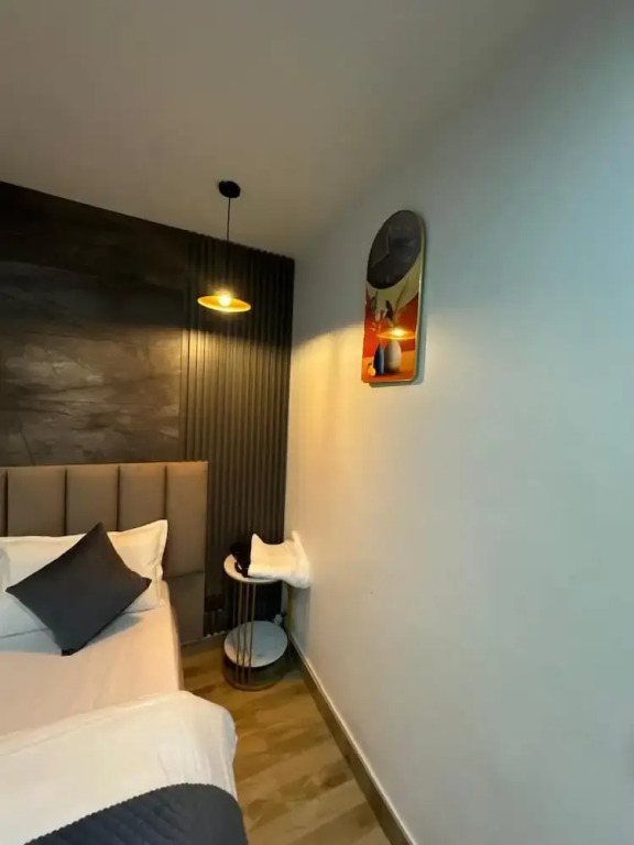 Наинитал: The FarmHouse Cafe & Lounge