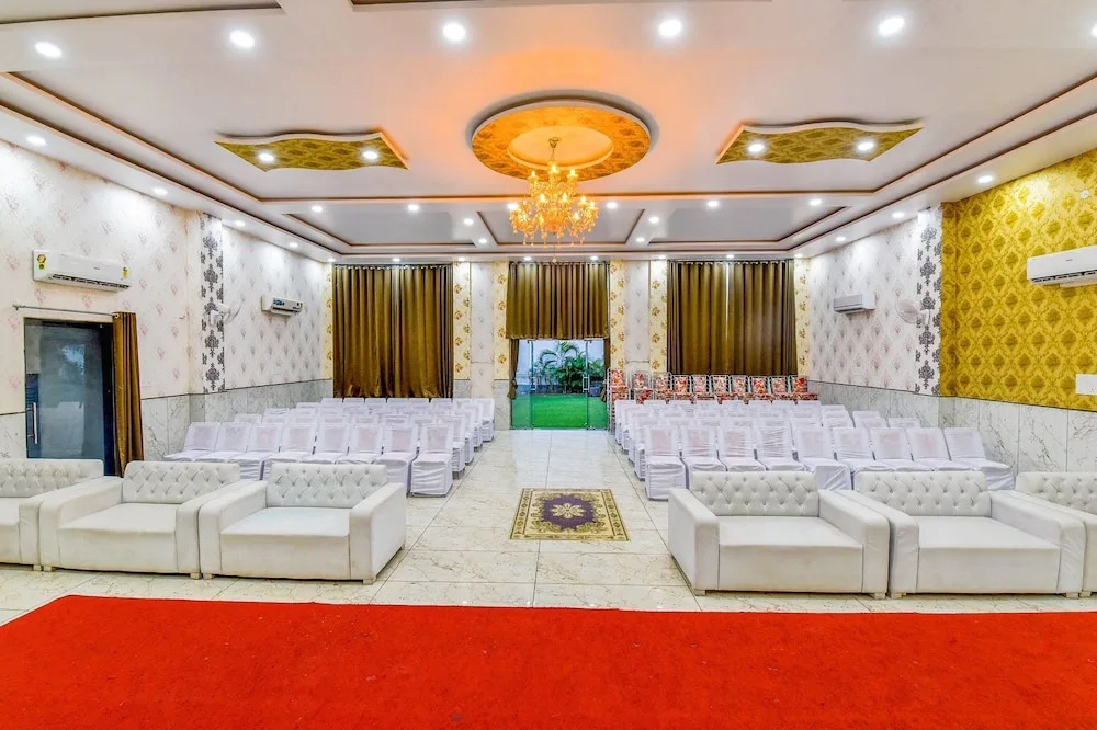 Джайпур: Hotel Kalyan and Banquets