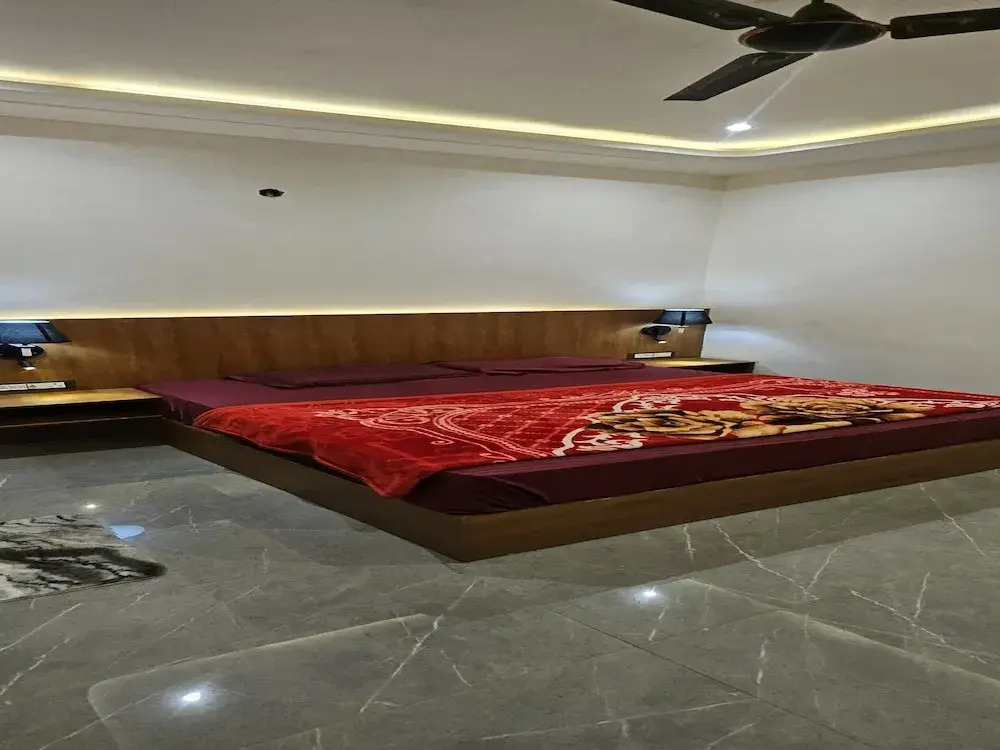 Aligarh: The Royal Orchid