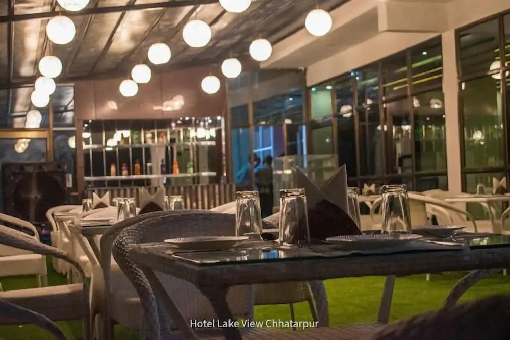 Чхатарпур: Hotel Lakeview