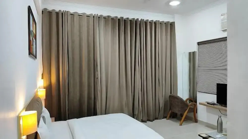 Чхатарпур: Hotel Lakeview