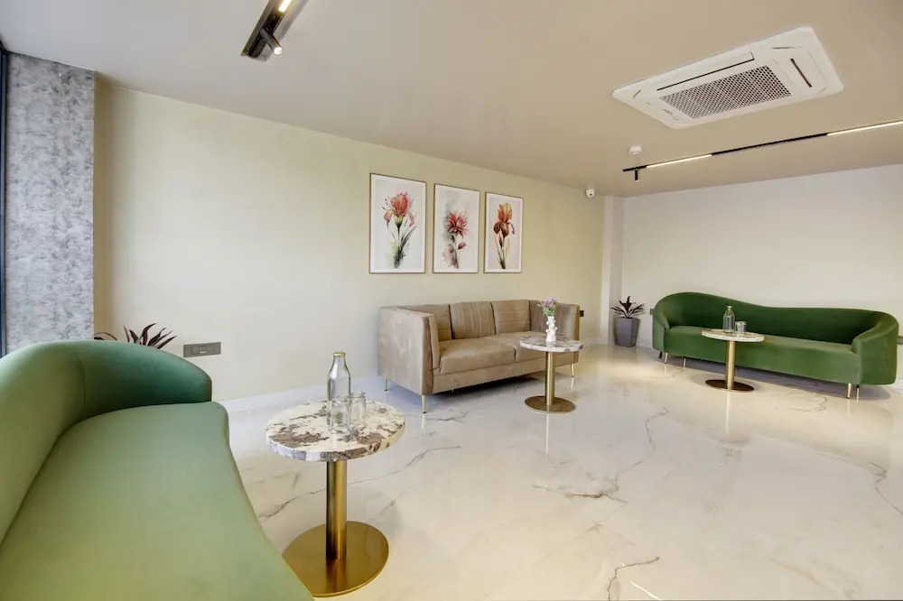 Гуруграм: Saltstayz Sage near Golf Course Road