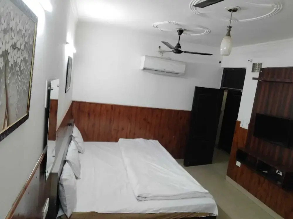Нью-Дели: Shri Sai Guest House