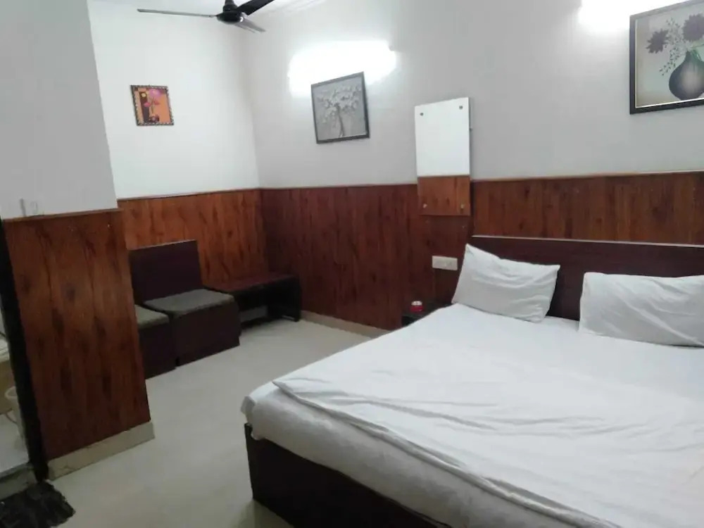 Нью-Дели: Shri Sai Guest House