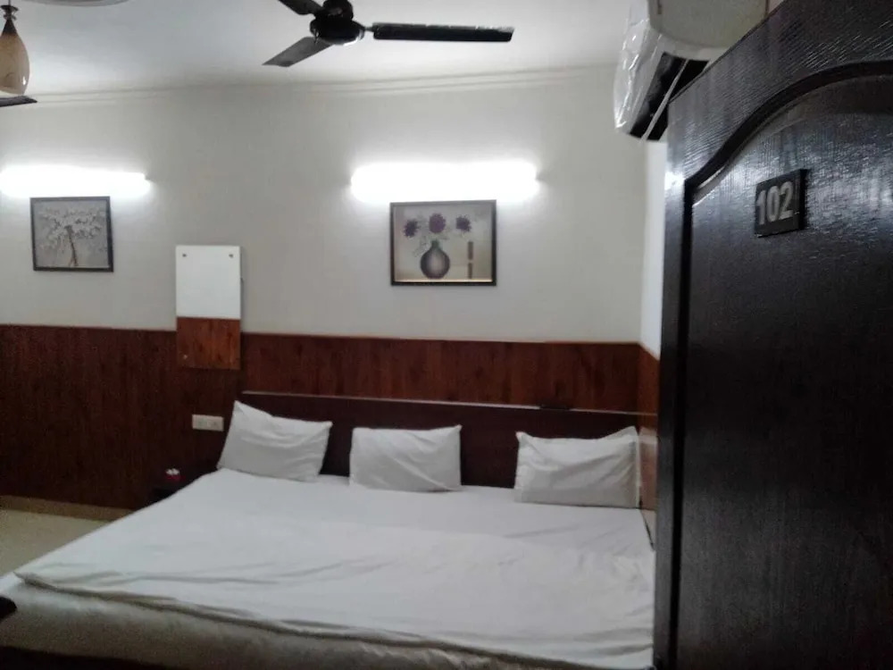 Нью-Дели: Shri Sai Guest House