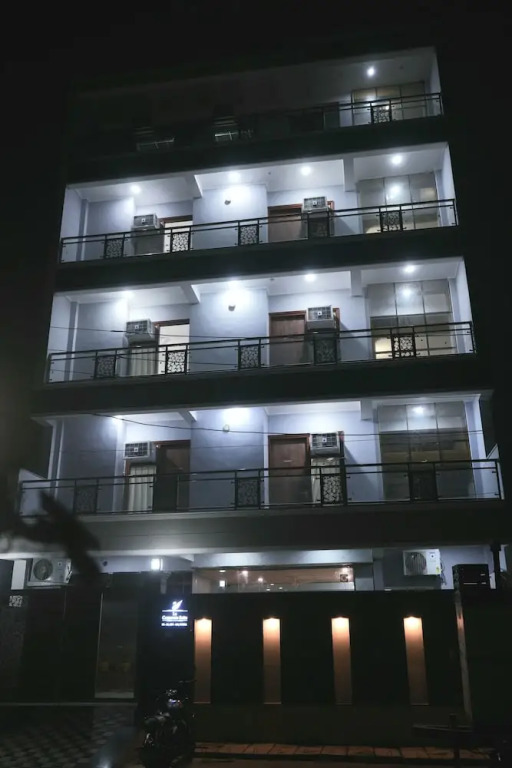 Нойда: Hotel la Corporate Suite