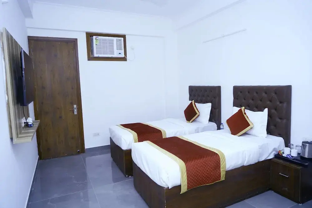 Нойда: Hotel la Corporate Suite