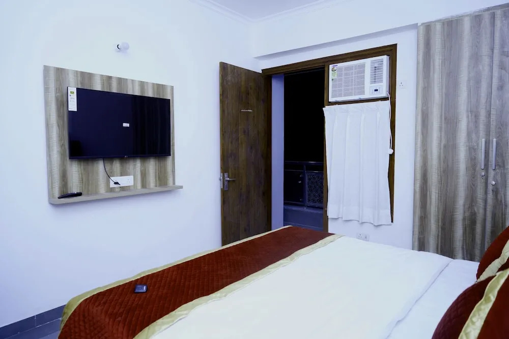 Нойда: Hotel la Corporate Suite