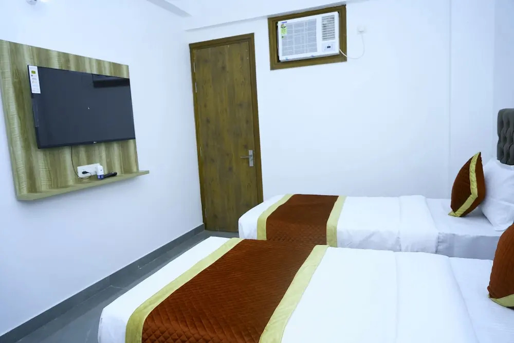 Нойда: Hotel la Corporate Suite