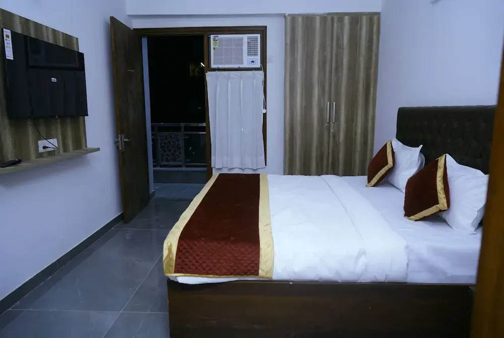 Нойда: Hotel la Corporate Suite