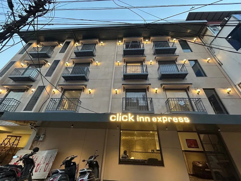 Дехрадун: Click Inn Express