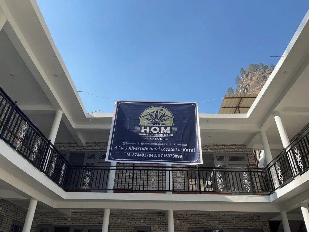 Касоль: HOM House of MannMauji Riverside