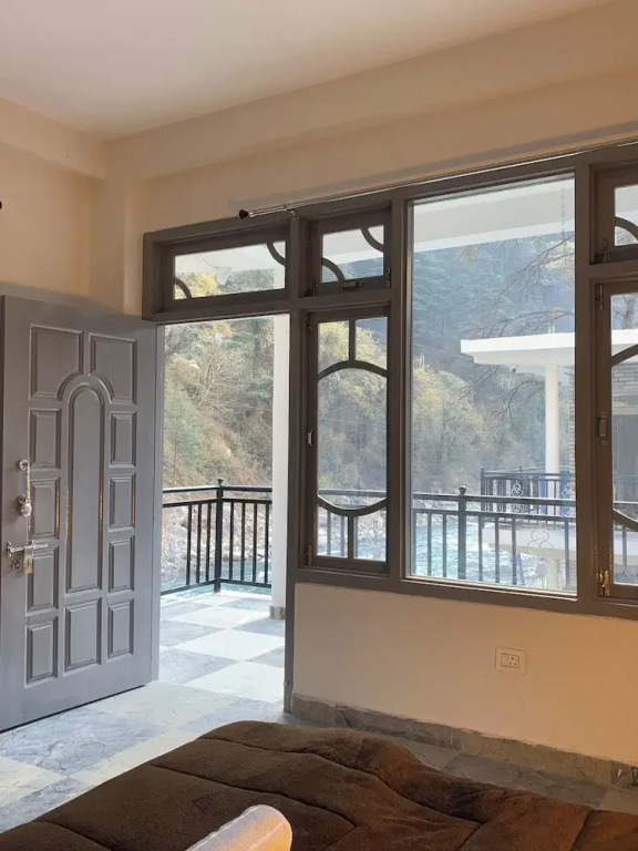 Касоль: HOM House of MannMauji Riverside