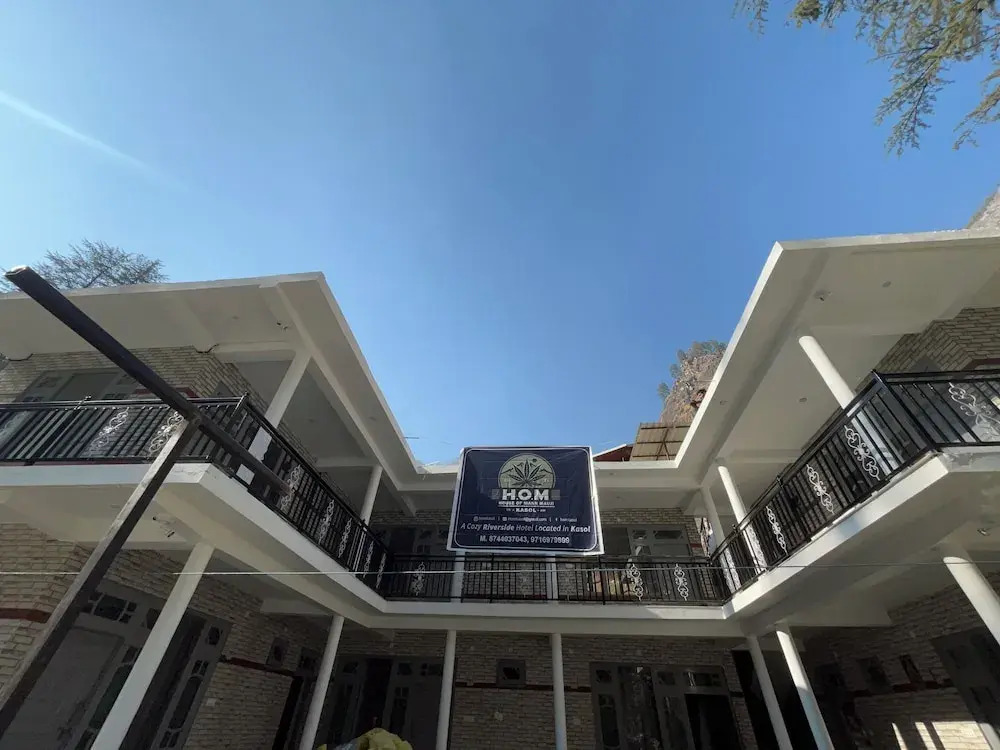 Касоль: HOM House of MannMauji Riverside