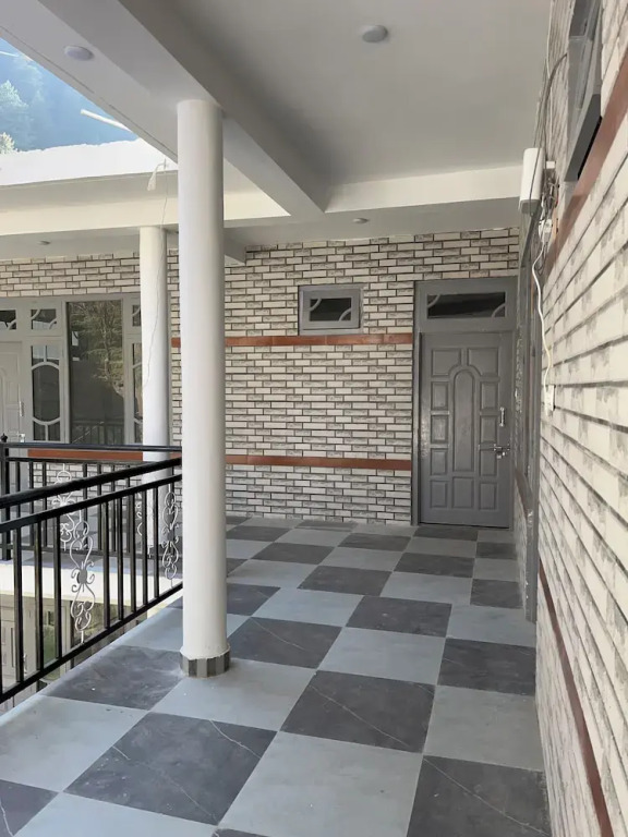 Касоль: HOM House of MannMauji Riverside