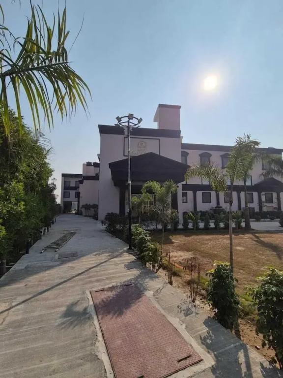 Garhmukteshwar: Hotel Adsan Heights