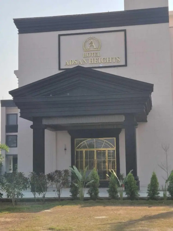 Garhmukteshwar: Hotel Adsan Heights